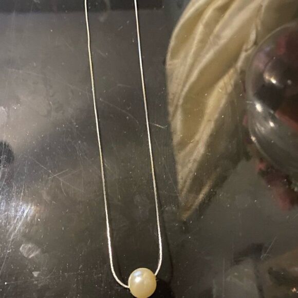 Large Costume Pearl Statement Necklace - Picture 3 of 3